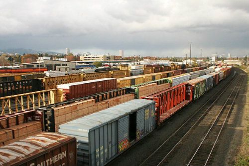 Đường sắt đẩy mạnh vận tải hàng hóa để giành lại thị phần